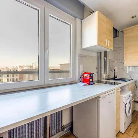 Wilsix By Max, Renovated, Bright Studio, 1 Min From Train Station *