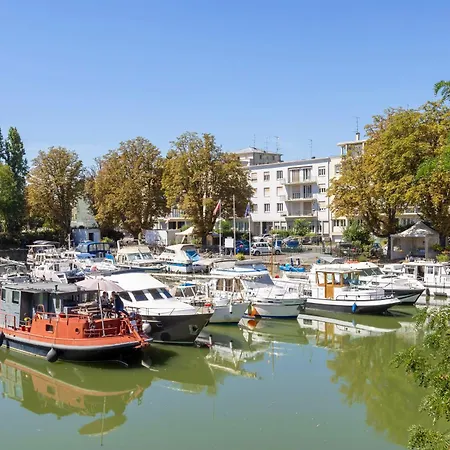 Daire Wilsix By Max, Renovated, Bright Studio, 1 Min From Train Station