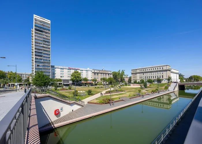 Wilsix By Max, Renovated, Bright Studio, 1 Min From Train Station *